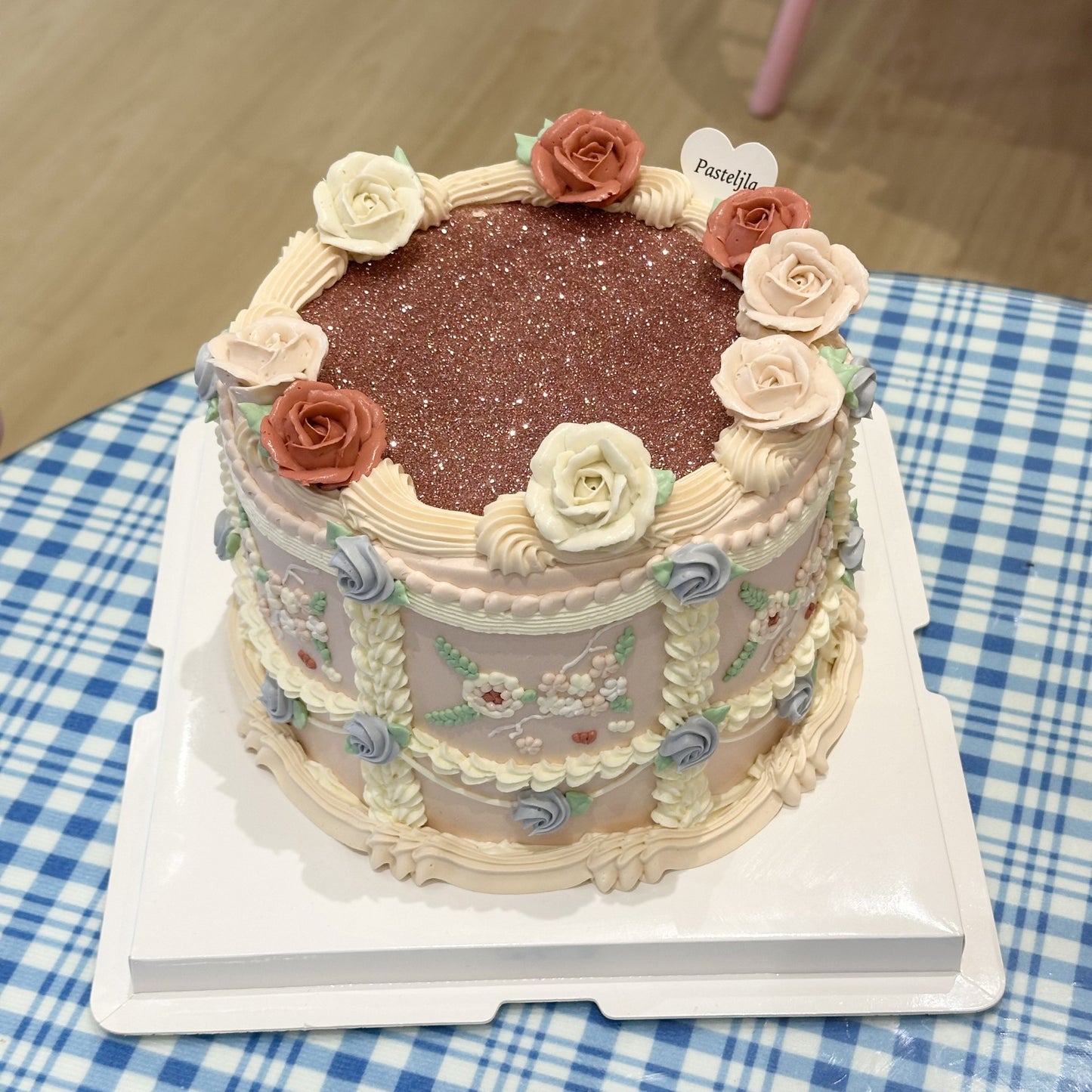 Scarlett rosette glitter cake