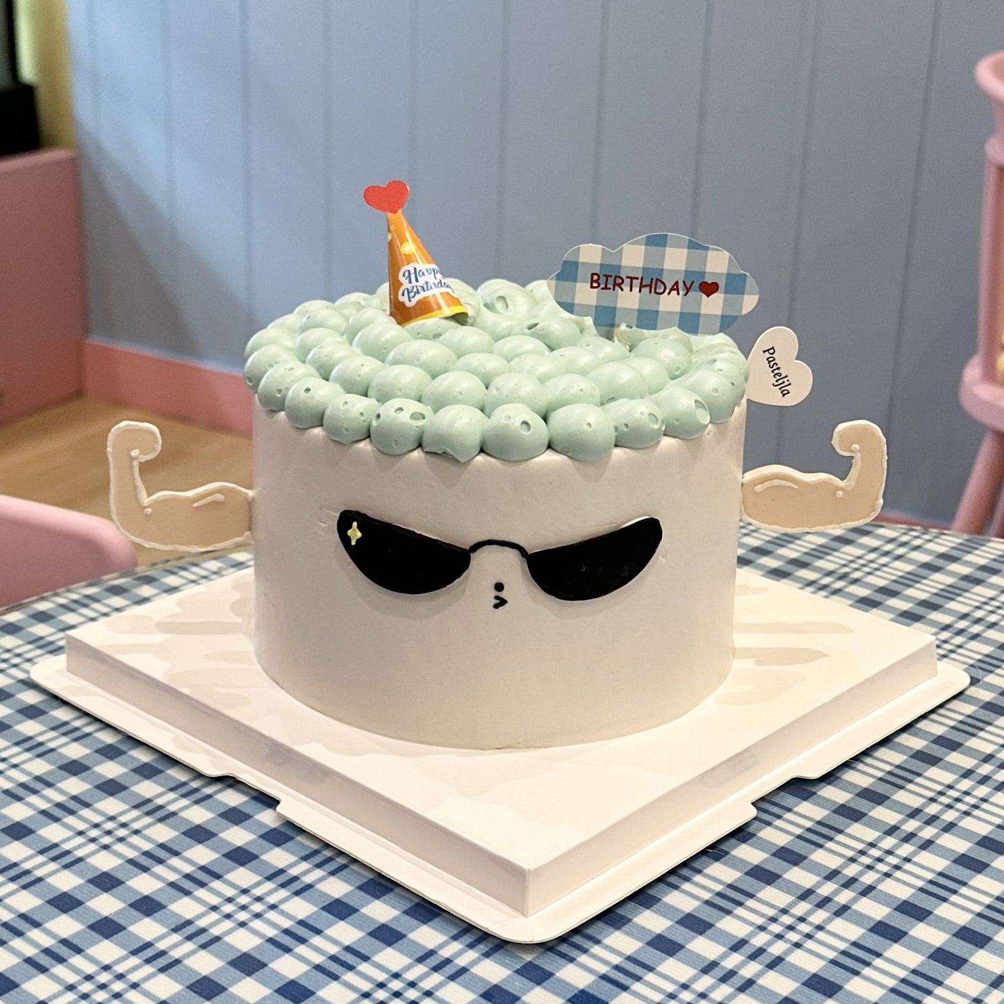Cool biceps cake