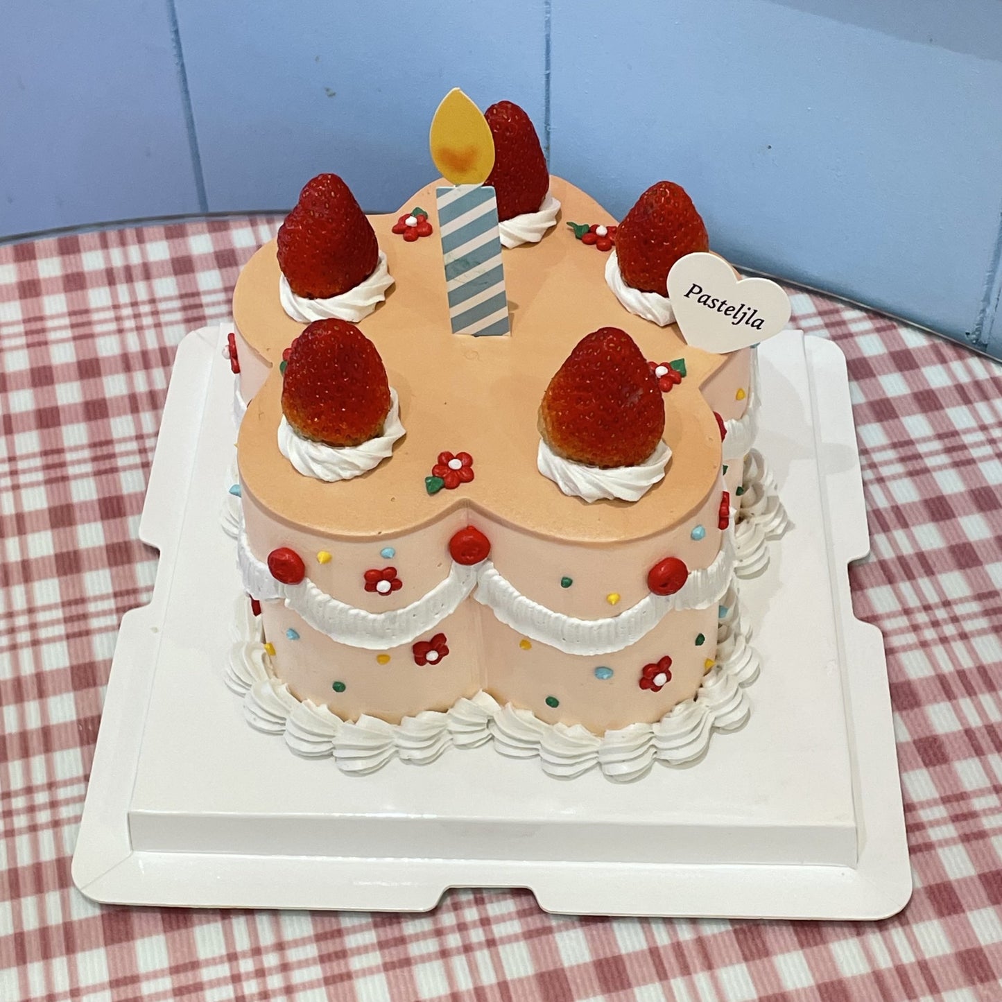 Flower shape cute cake