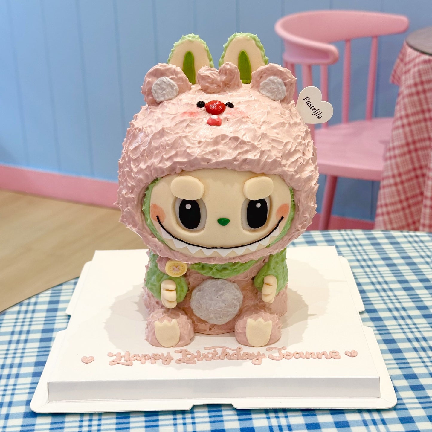 Loopy Labubu cake