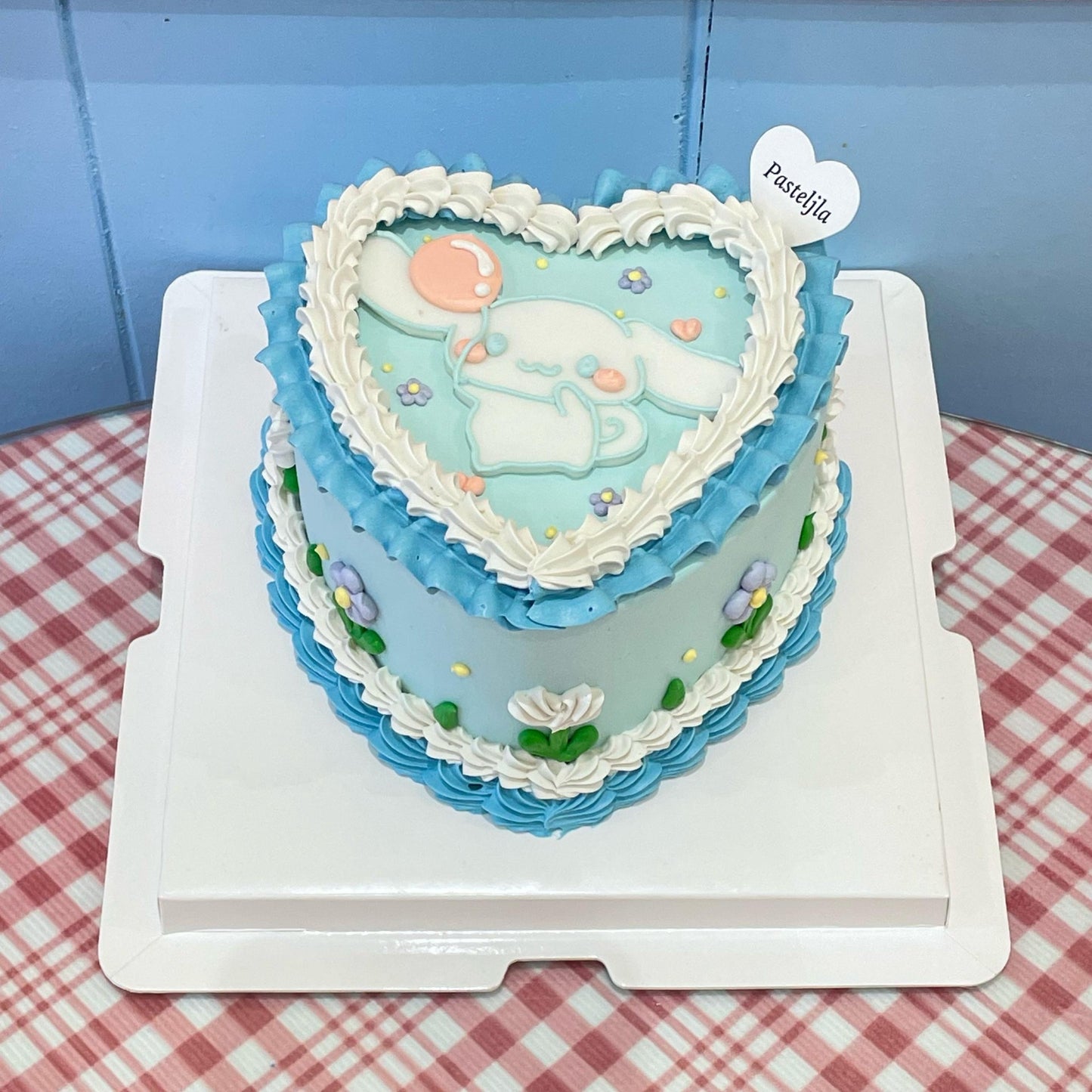 Heart shape Cinnamoroll cake