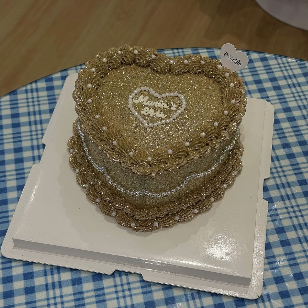 Gold glitter cake