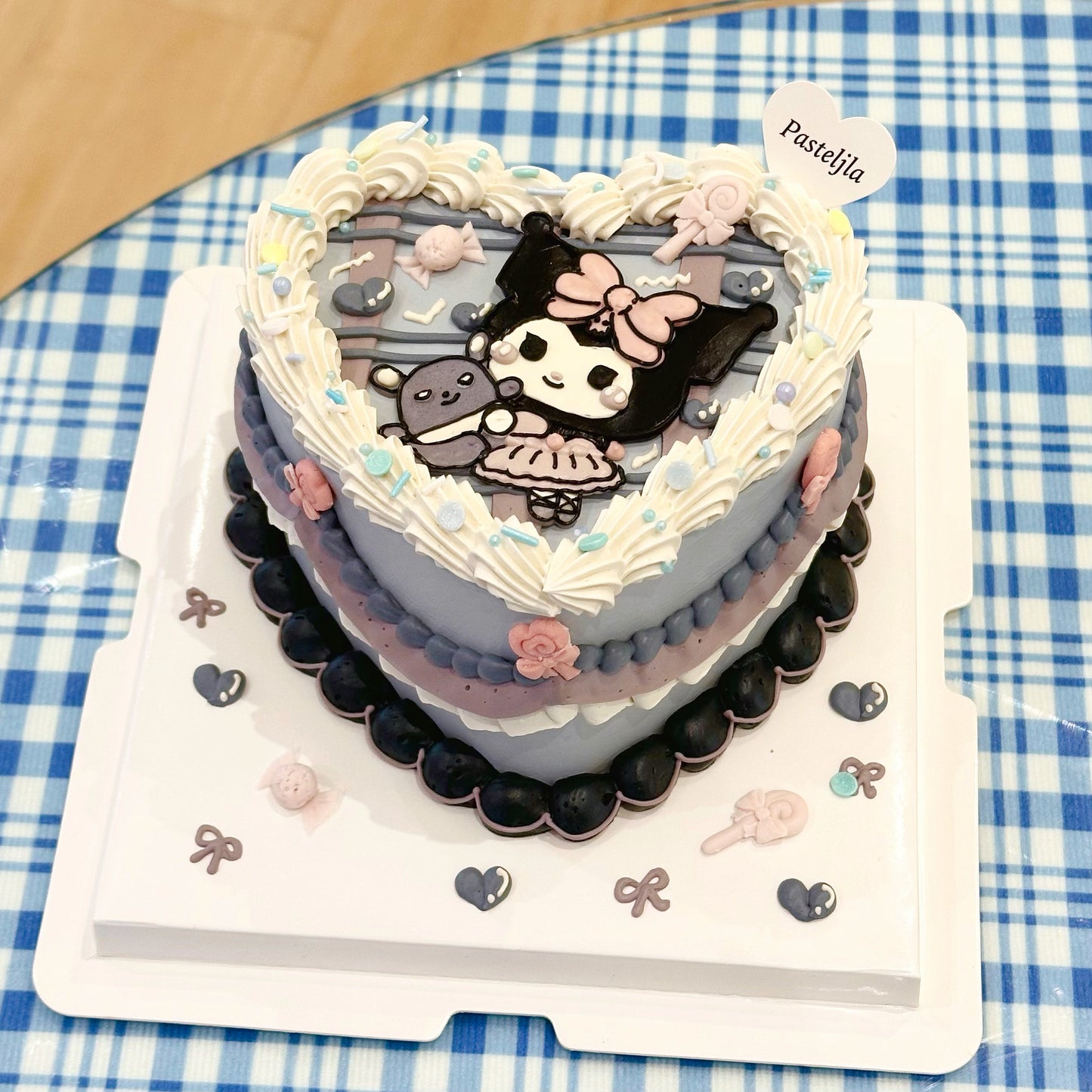 Heart shape hand drawn kuromi cake