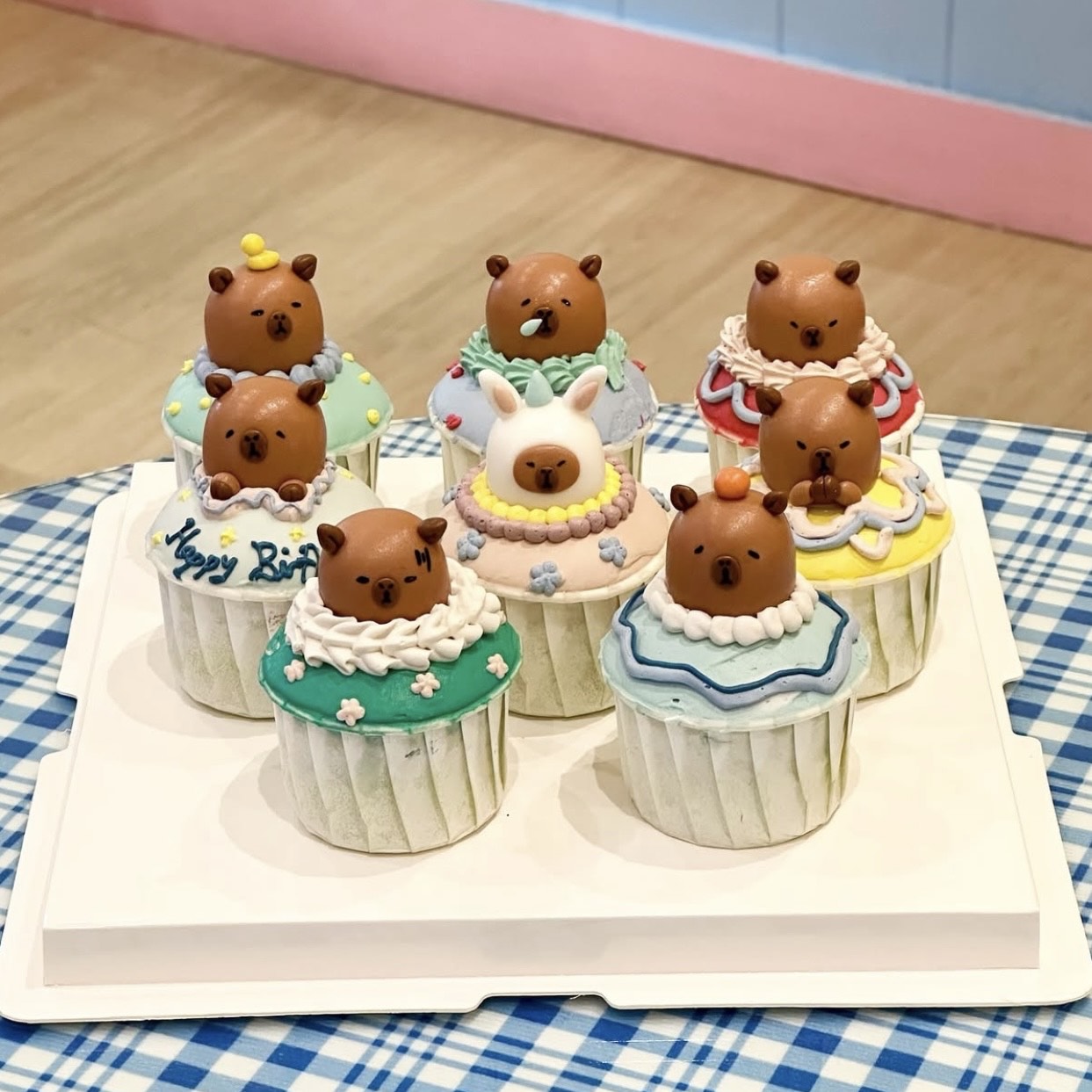 3D capybara cupcakes