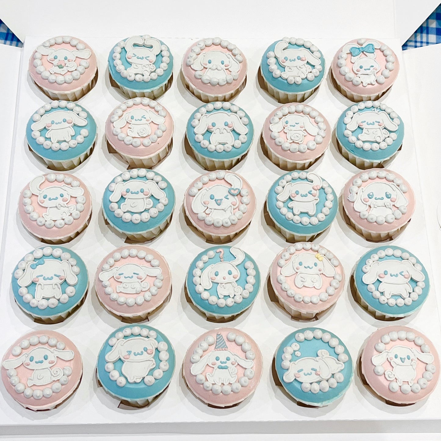 Cinnamoroll cupcakes