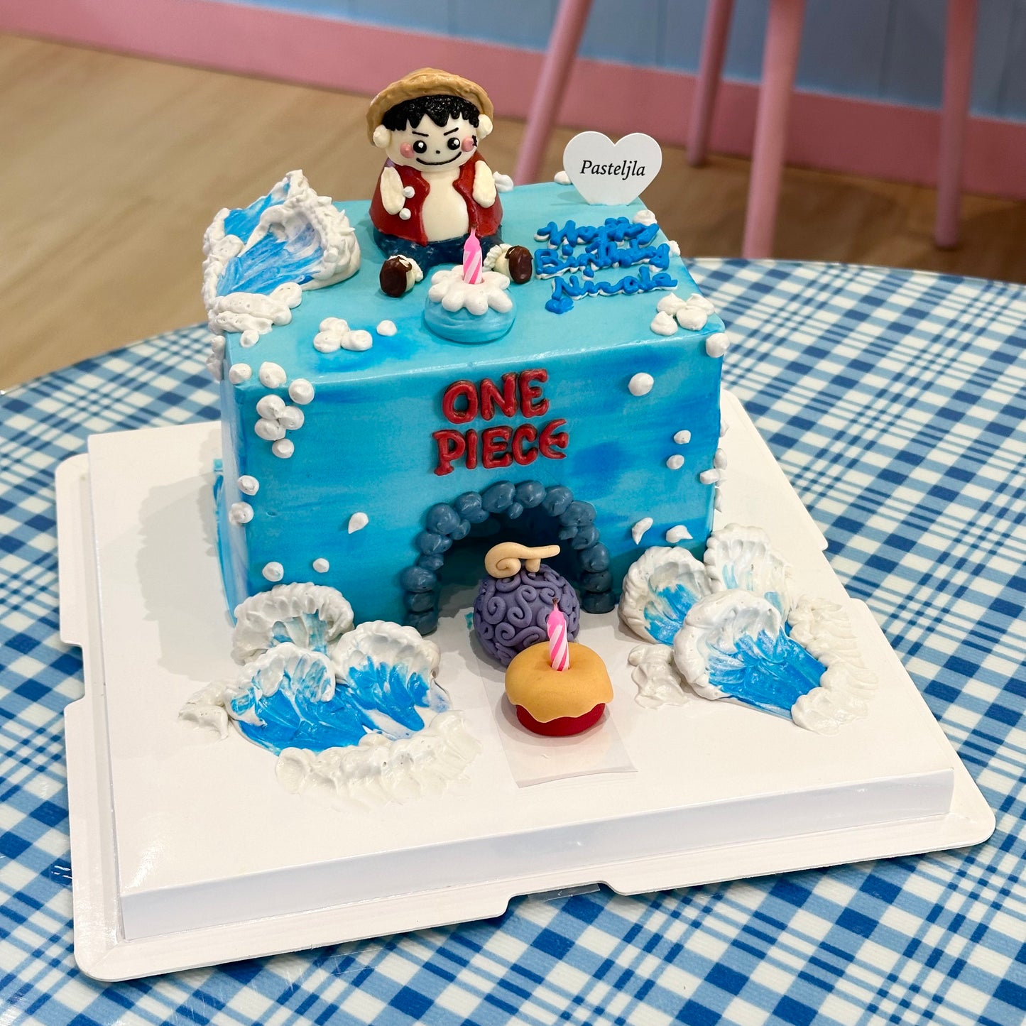 One piece pull out cake