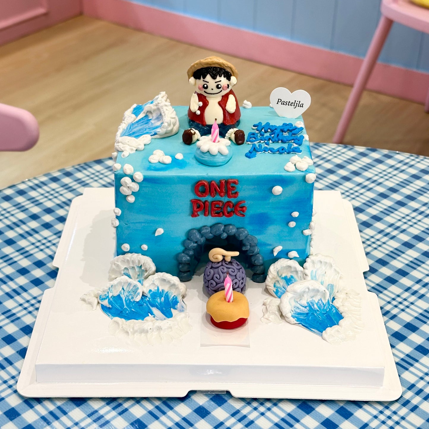 One piece pull out cake