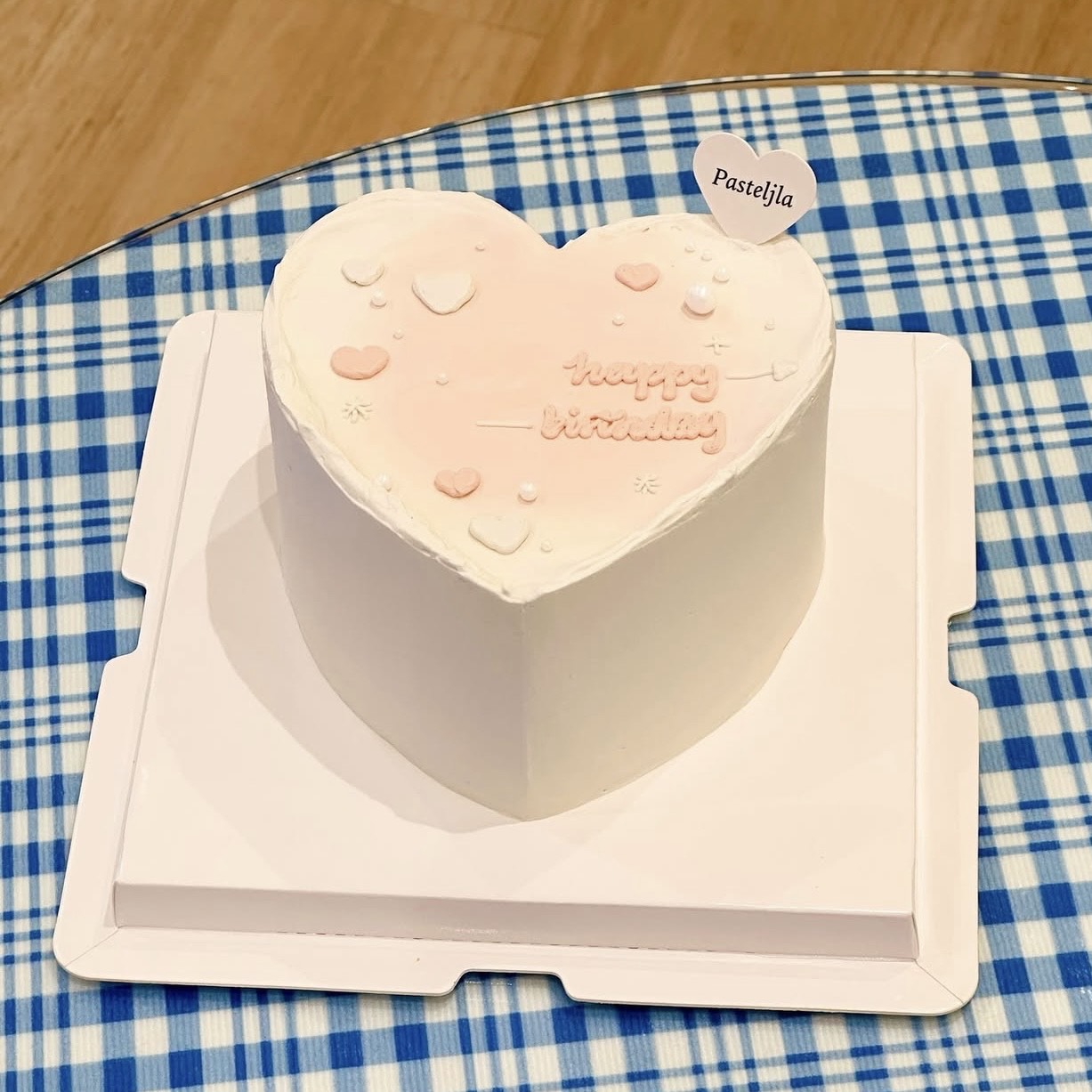 Heart shape soft tone cake