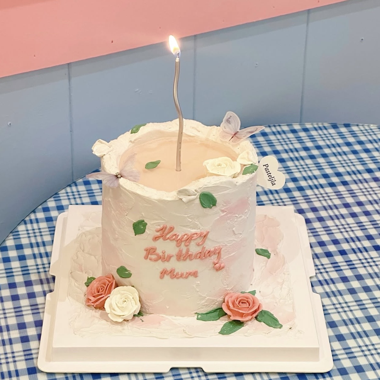 Soft floral butterfly vintage cake