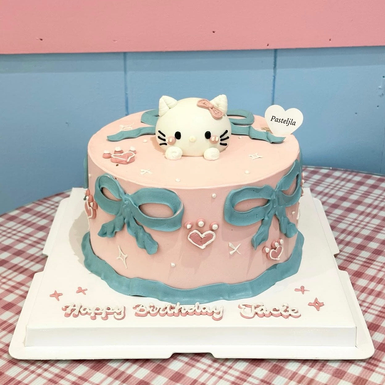 Hello kitty cake