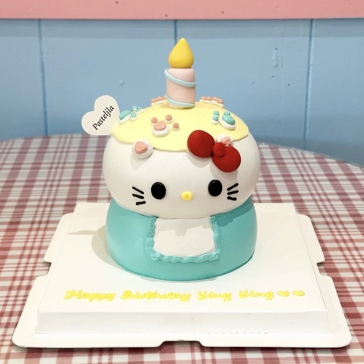 Hello kitty cake