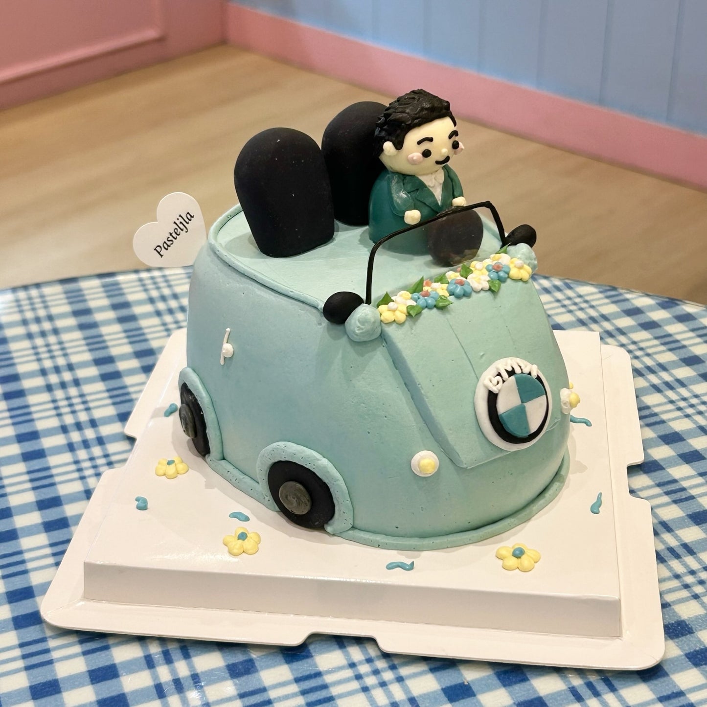 Cute BMW cake