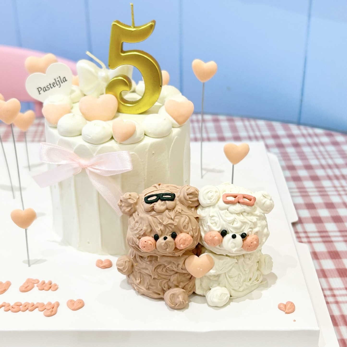 Couple bear anniversary cake
