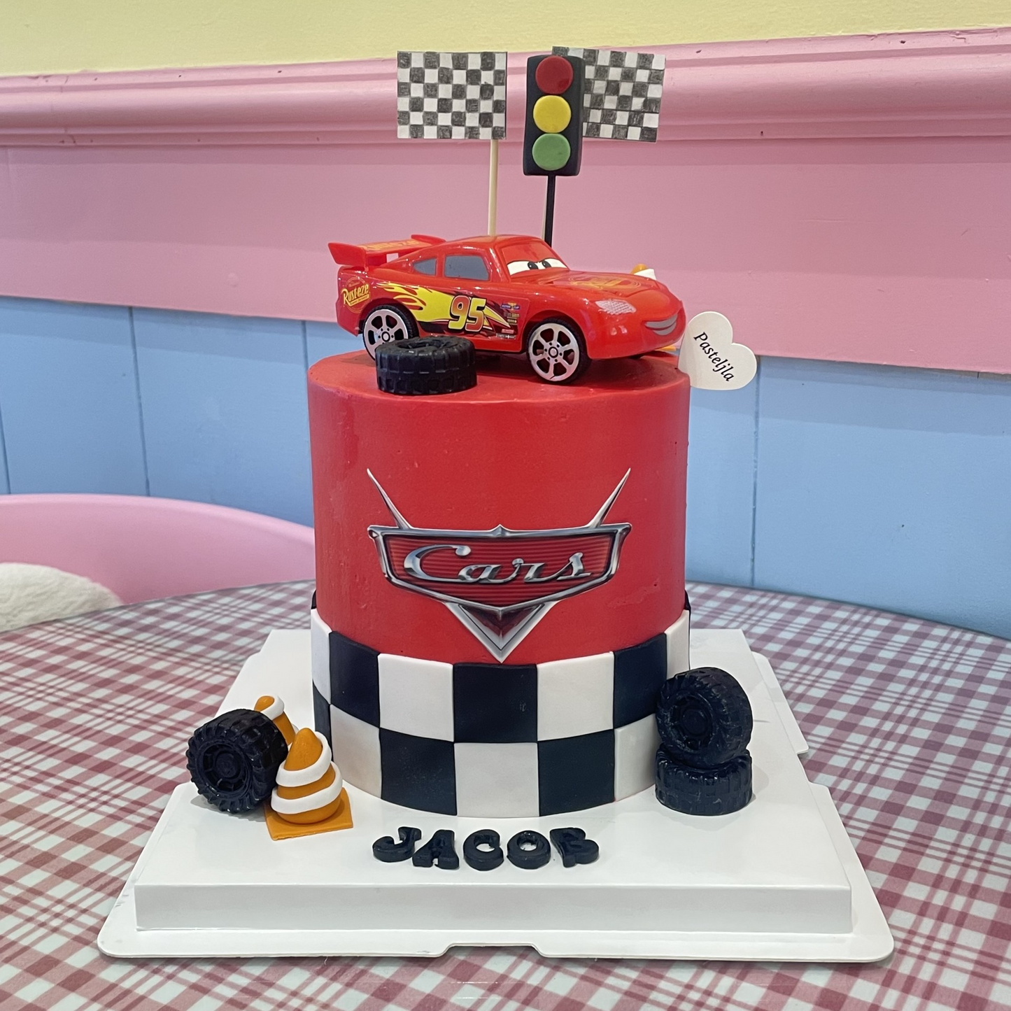 The cars McQueen cake