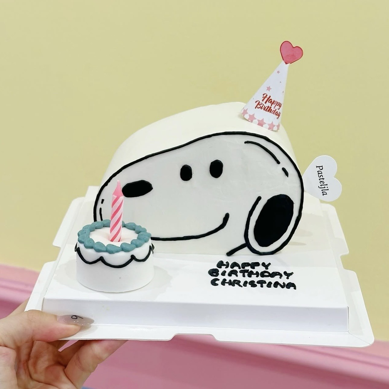 Snoopy cake