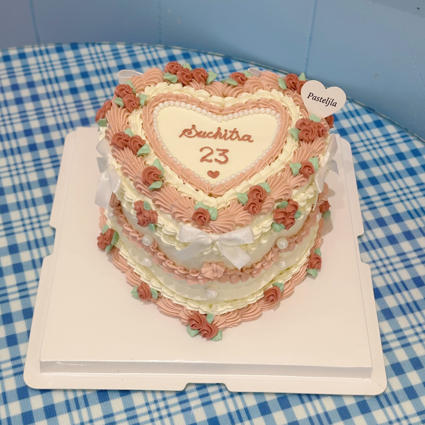 Heart shape vintage rose cake