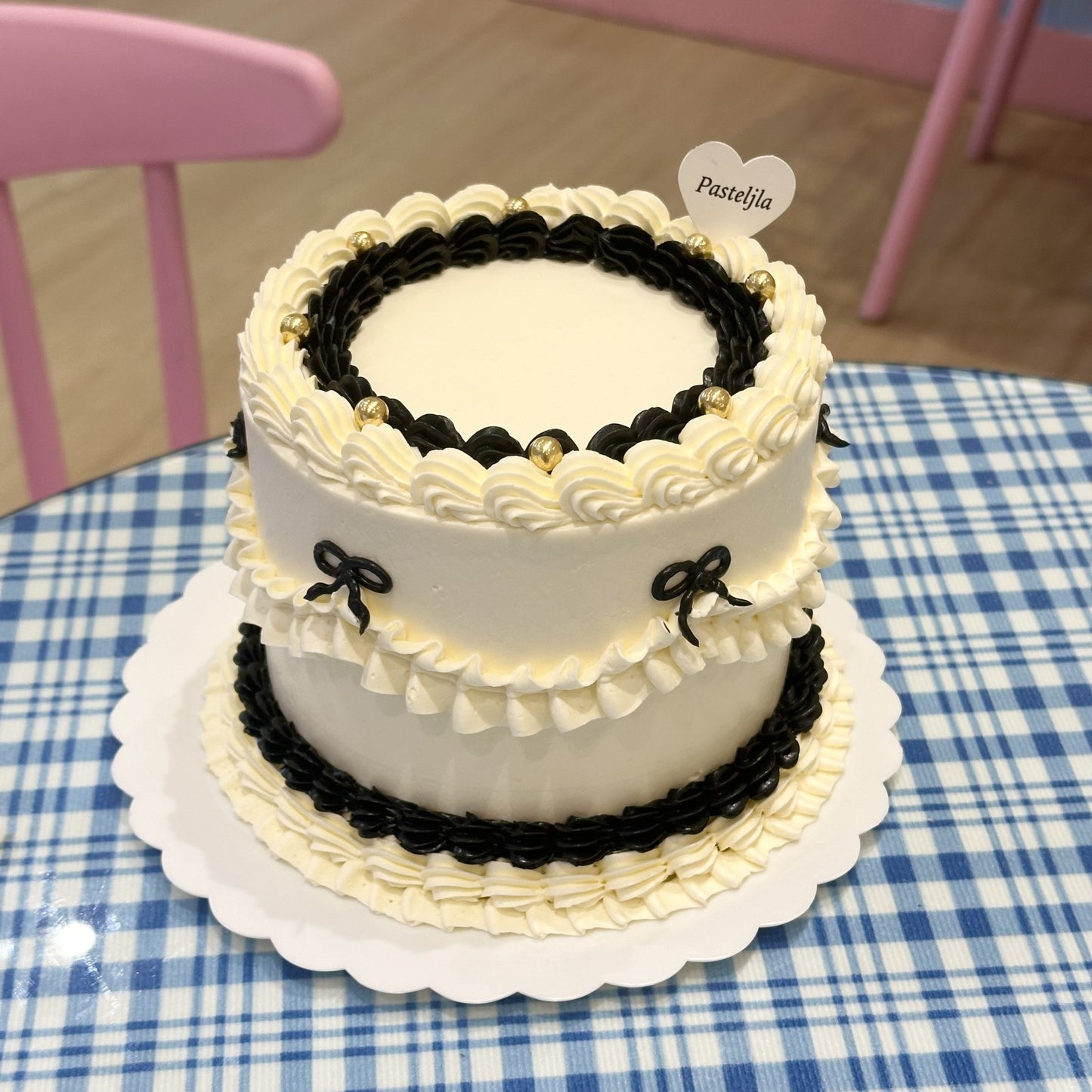 Black and white vintage cake