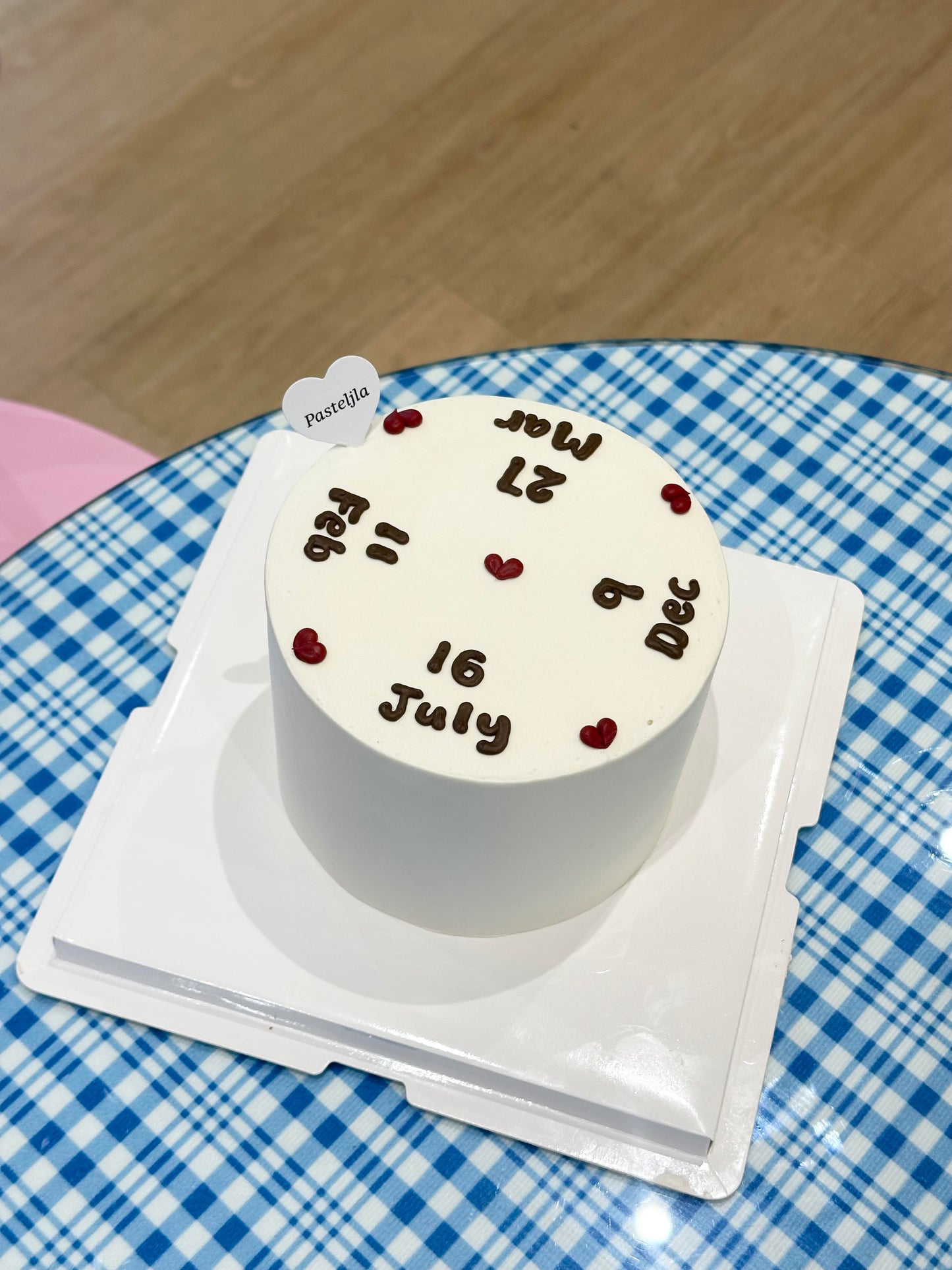 Minimalist Friendship cake