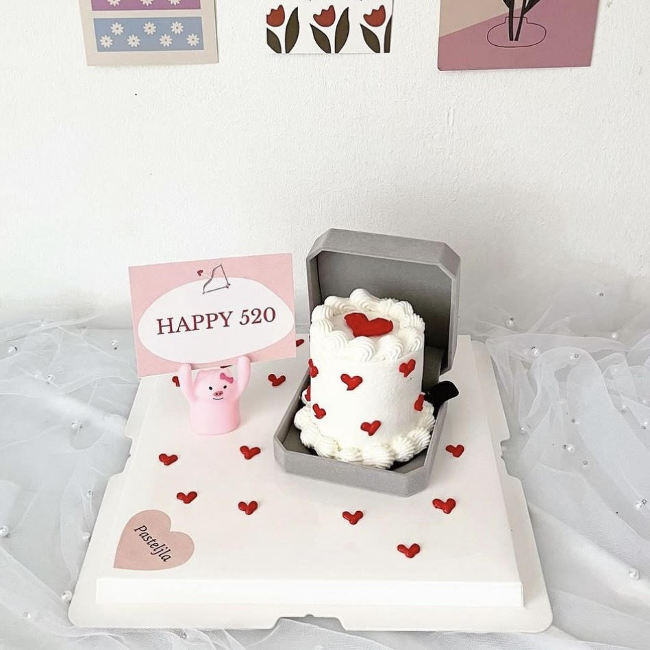 Piggy Heart Shape Ring Cake