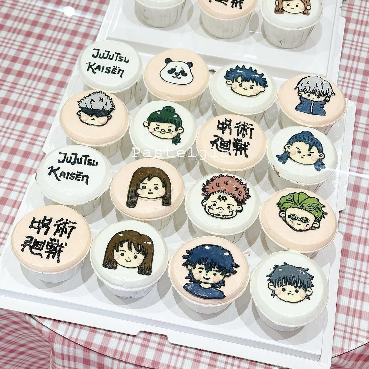 Jujutsu Kaisen cupcakes