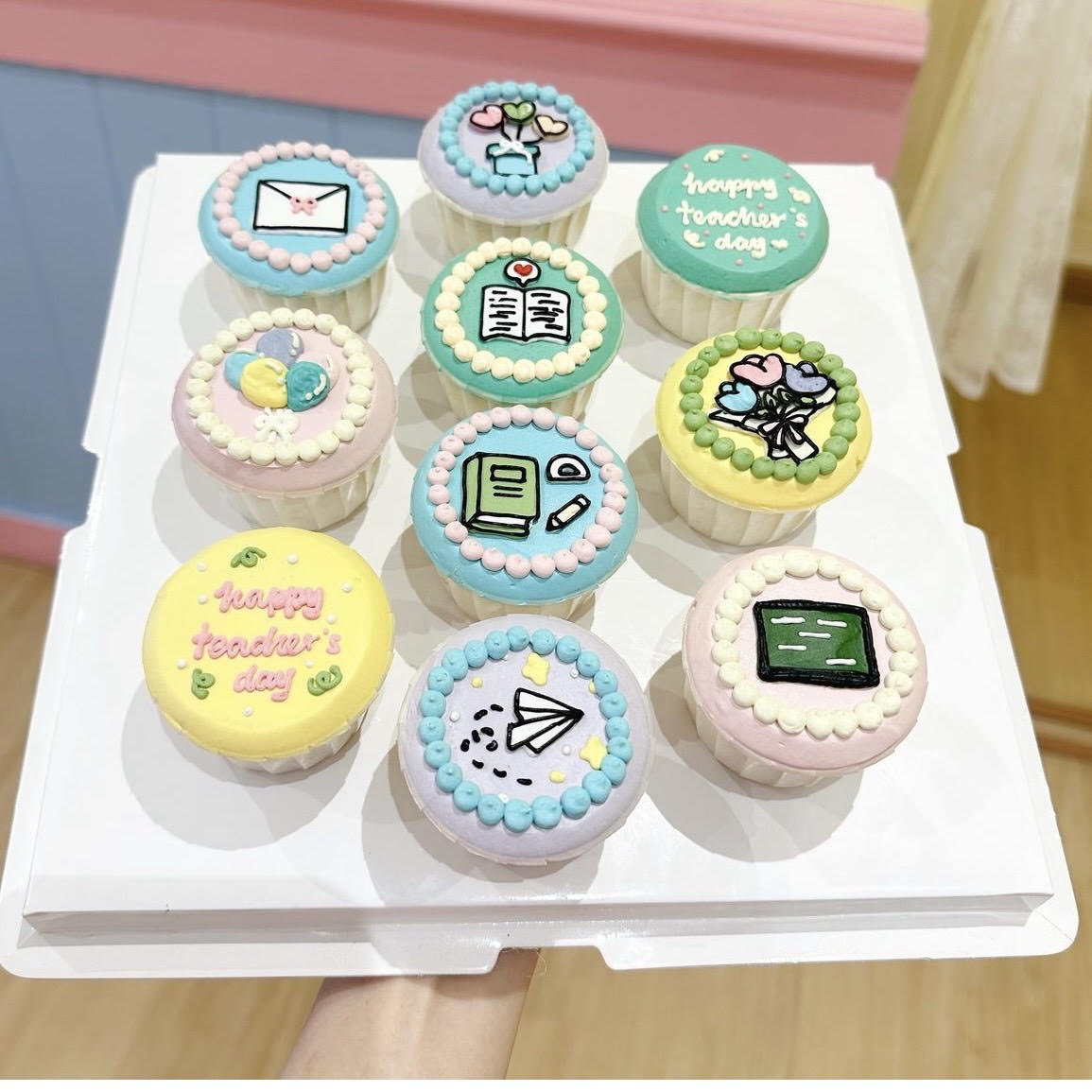 Teachers day cupcakes