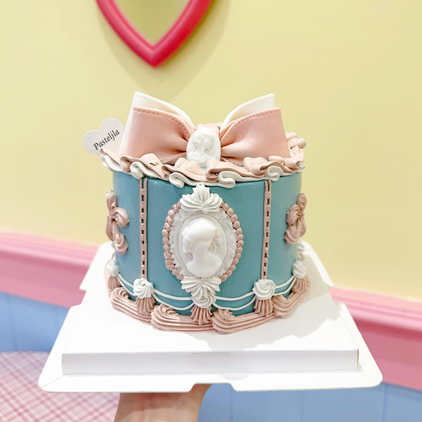 Tricia Vintage Cake