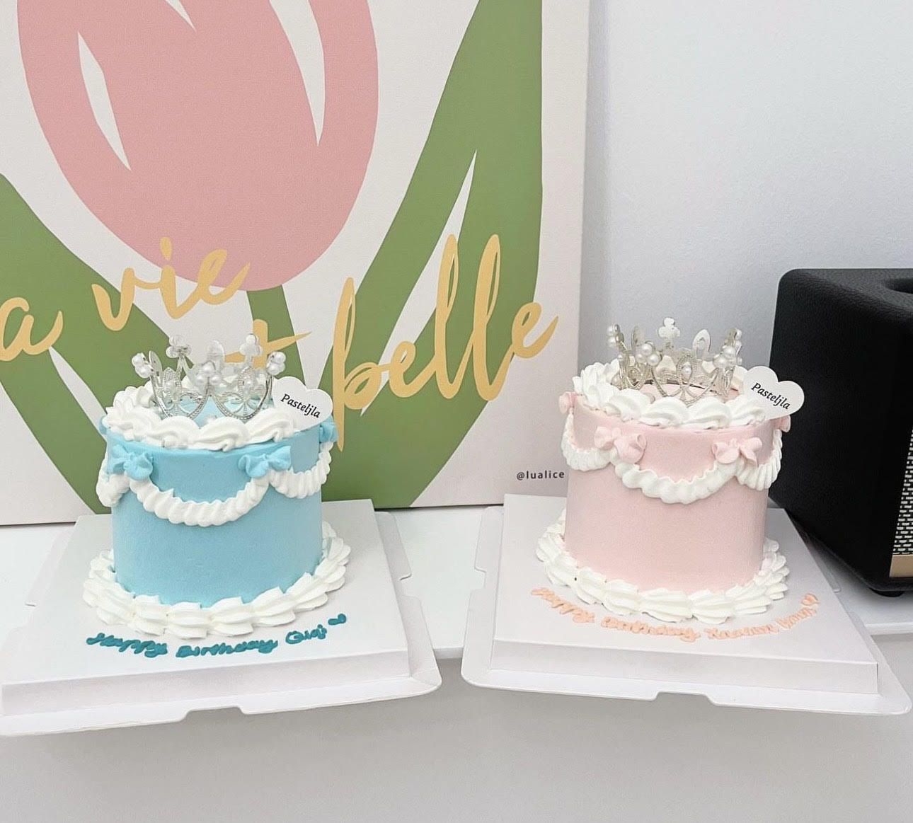 Vintage Mini Crown Cake
