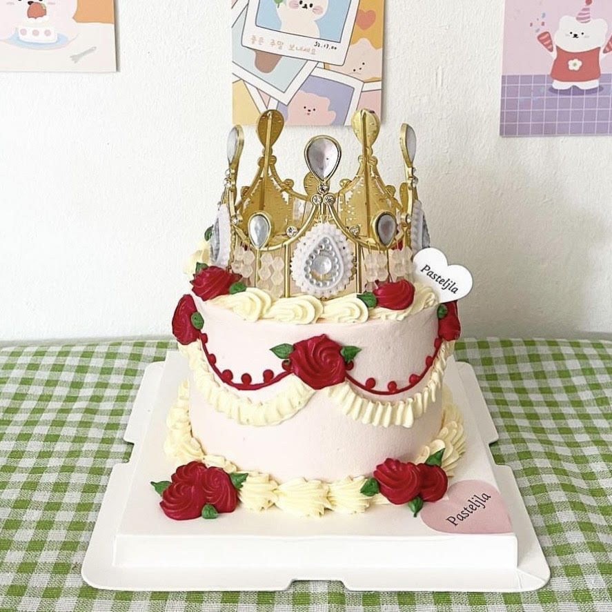 Diana Vintage Crown Cake