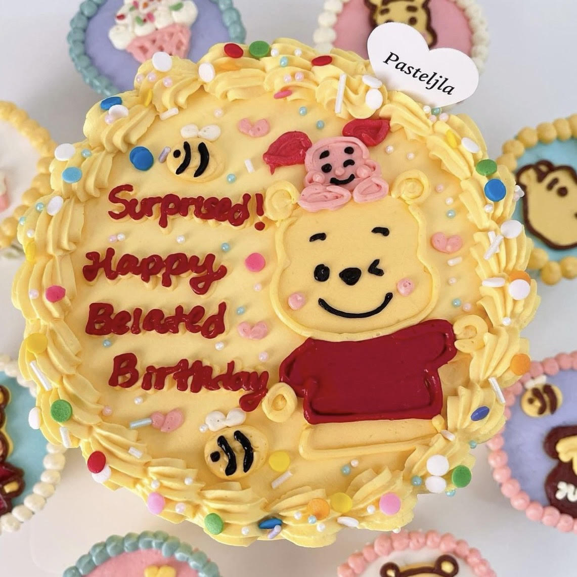 Winnie the Pooh cake + Cupcakes set