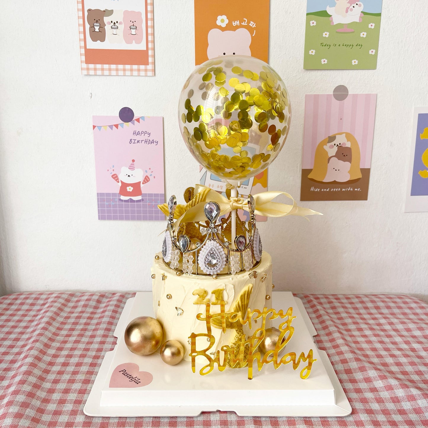 Gold Mermaid Crown Cake