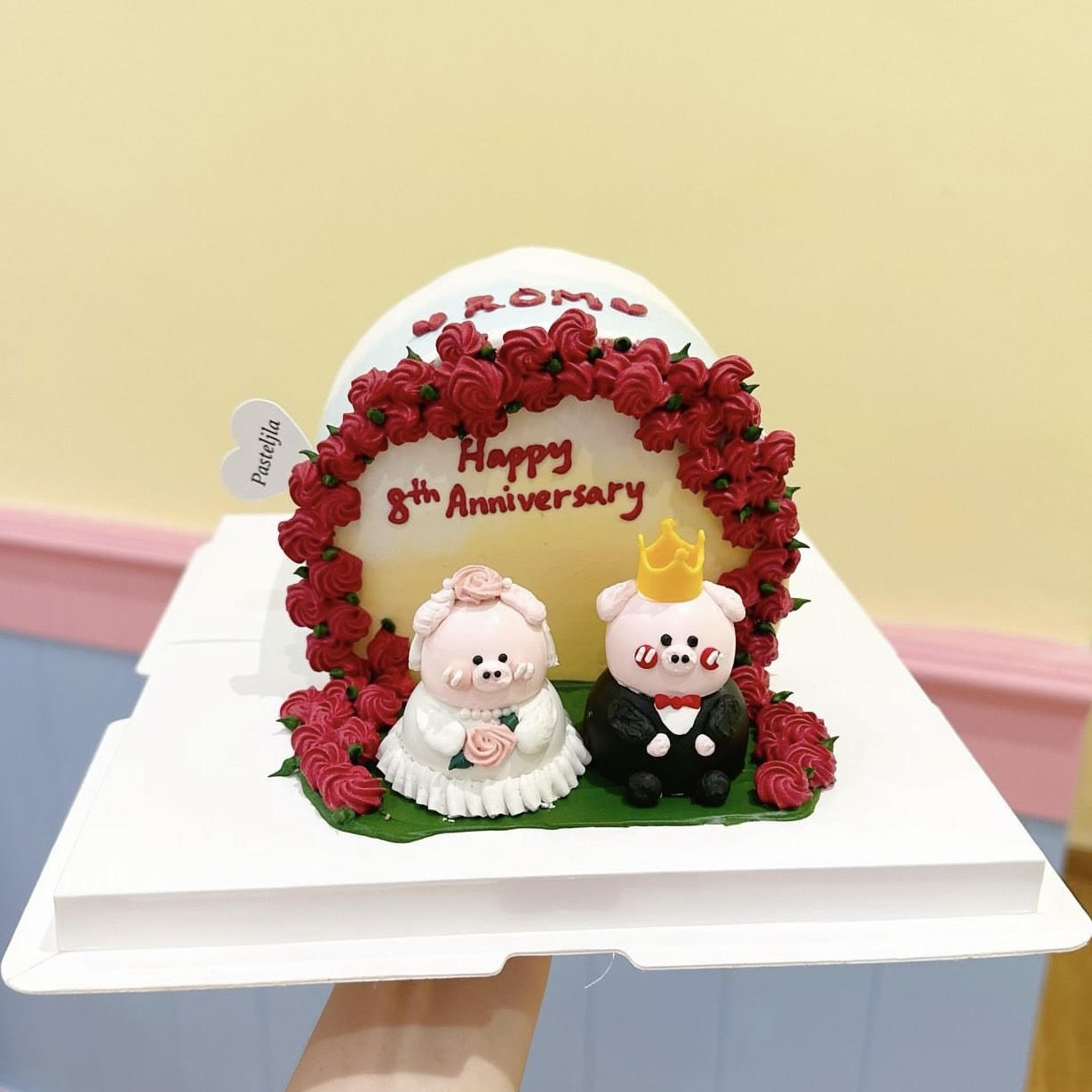 Married Piggy Anniversary Cake
