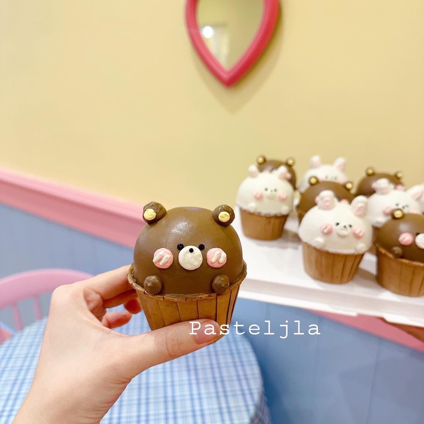 Chubby Rabbit and Bear Cupcakes