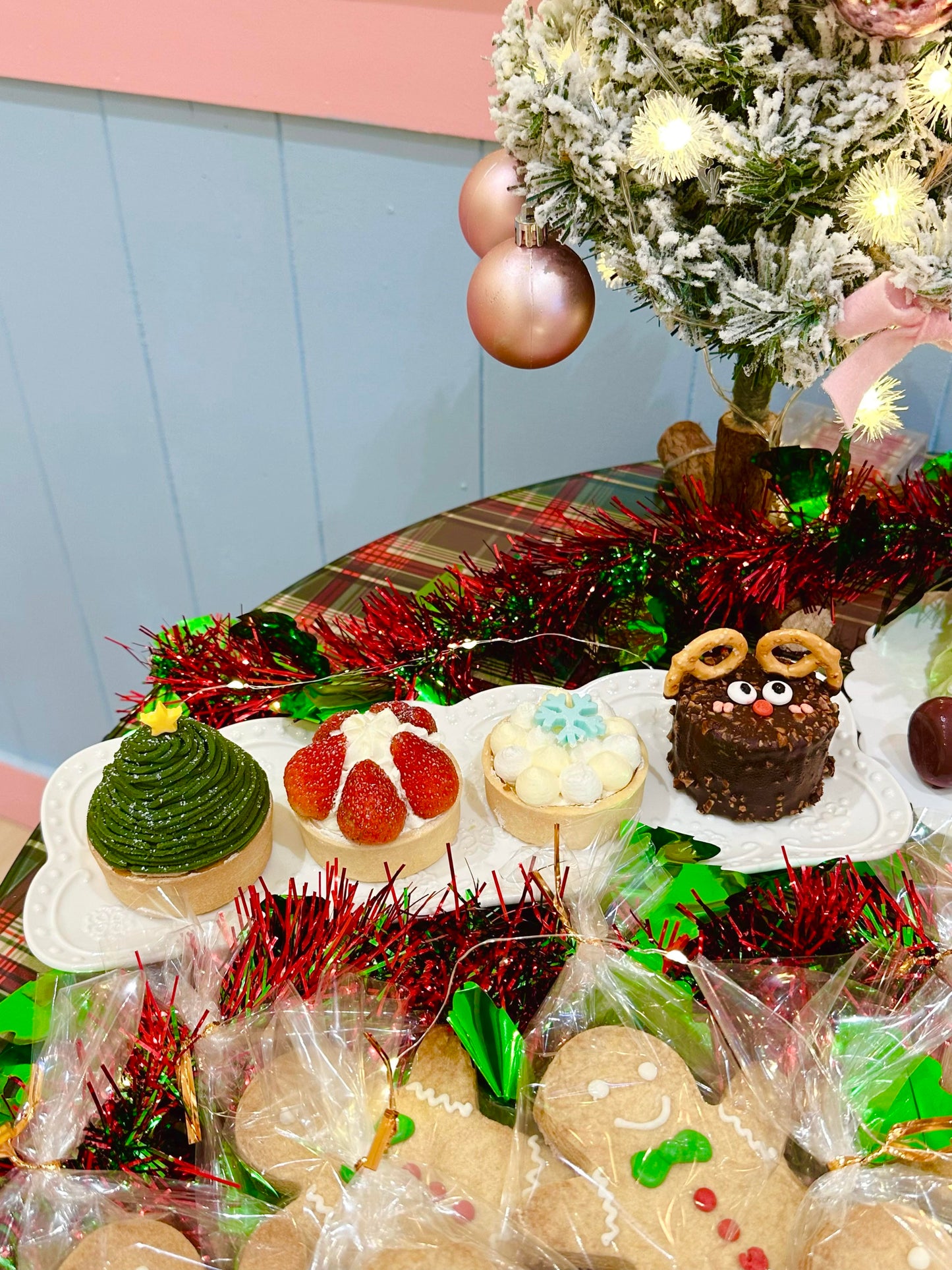 Xmas Special Petit Gateaux Set