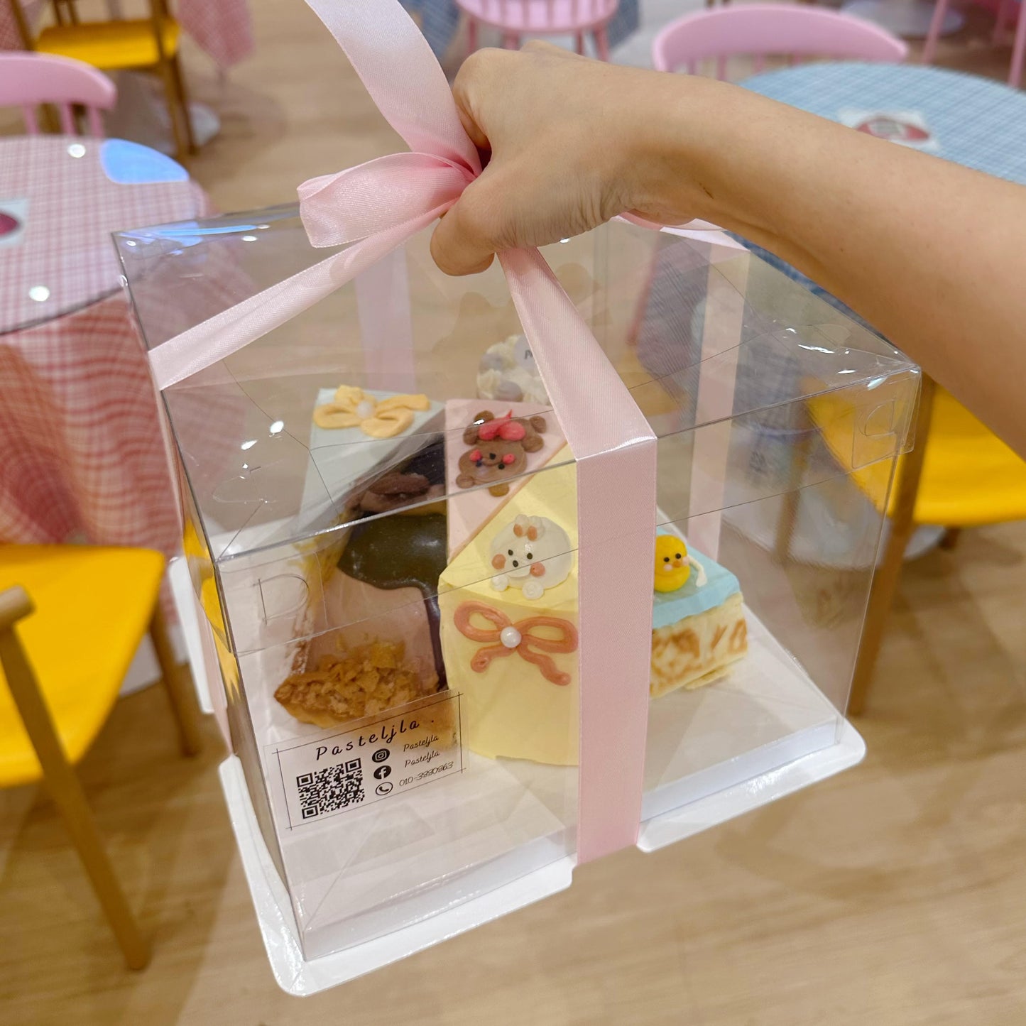 4pcs Chiffon Slice Cake + 1pc Burnt Cheese Cake + 1 individual Cake bundle