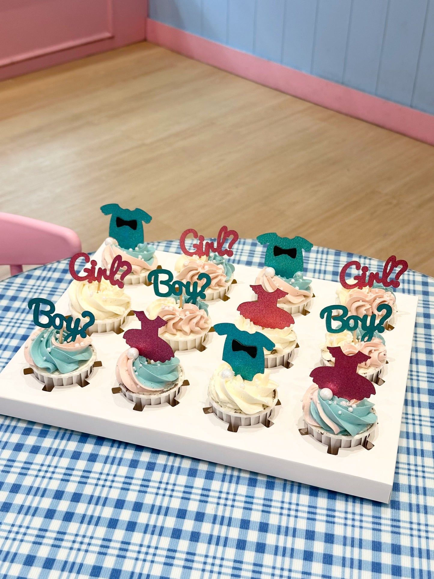 Gender reveal cupcakes 