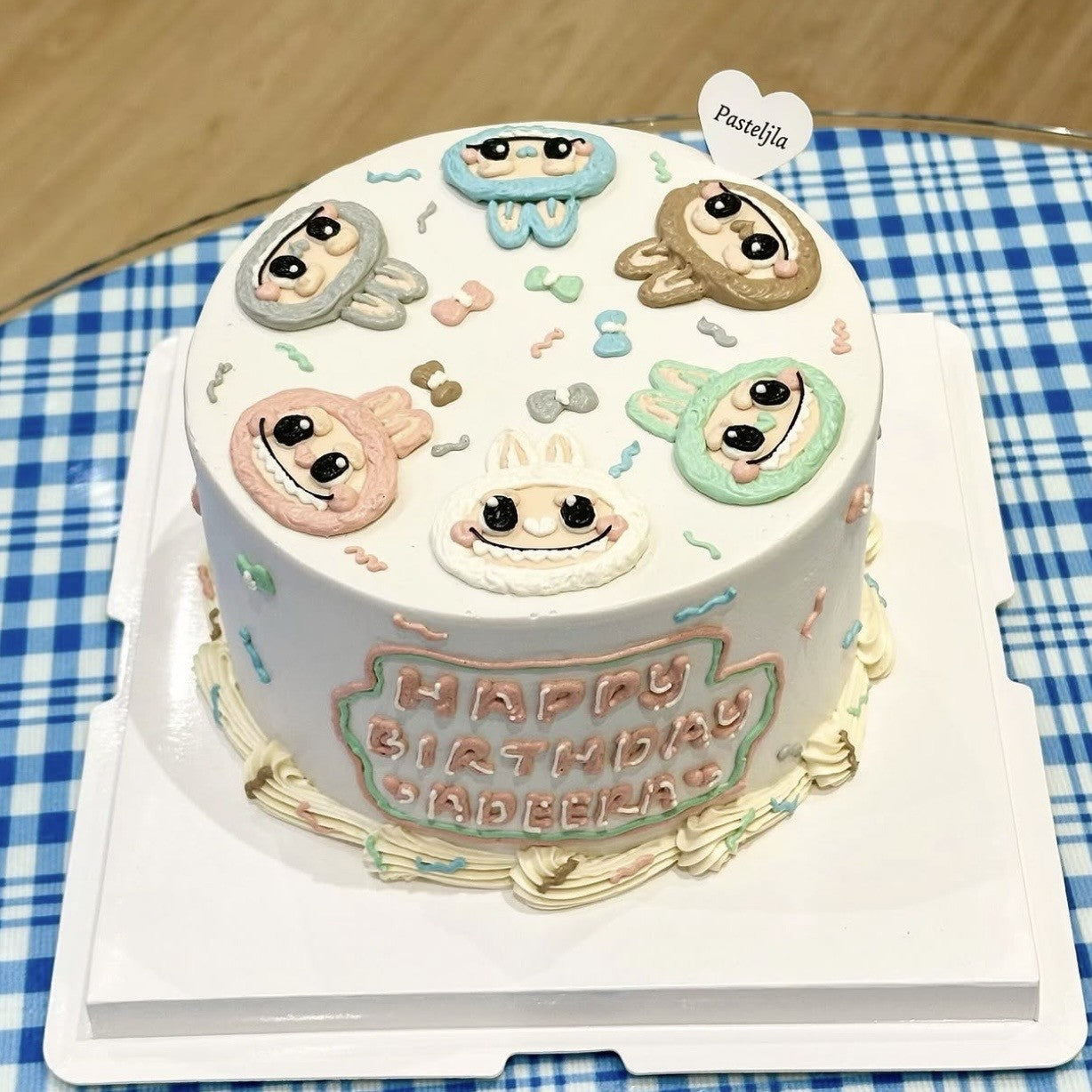 Drawing Labubu cake
