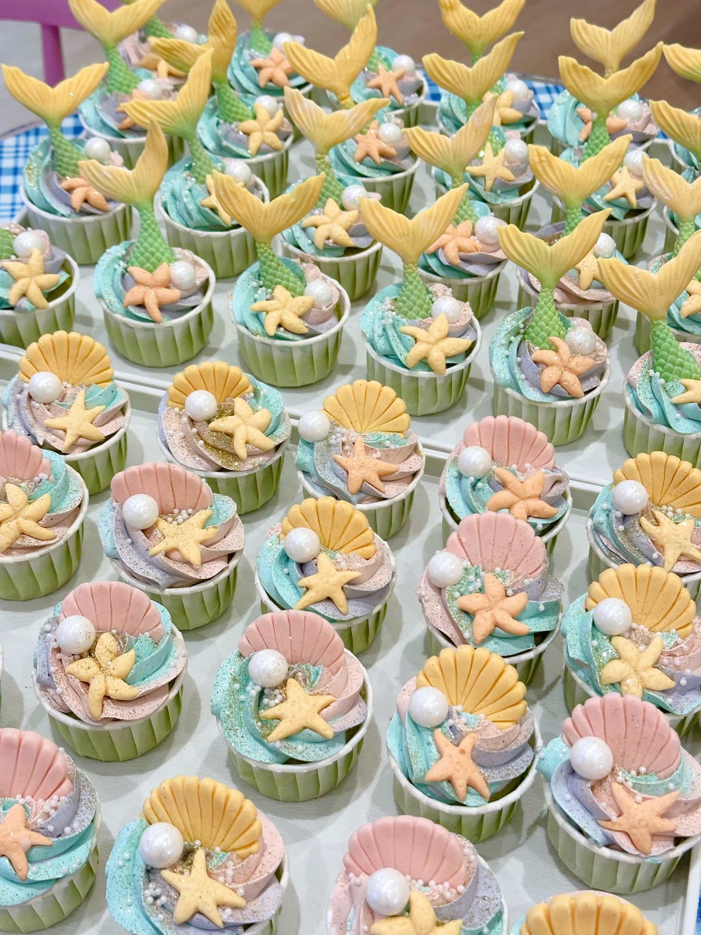 Glittery mermaid cupcakes 
