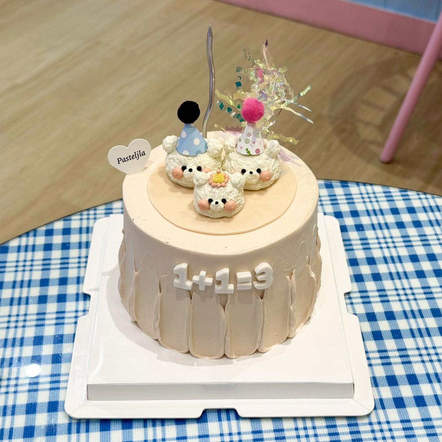 Family bear cake