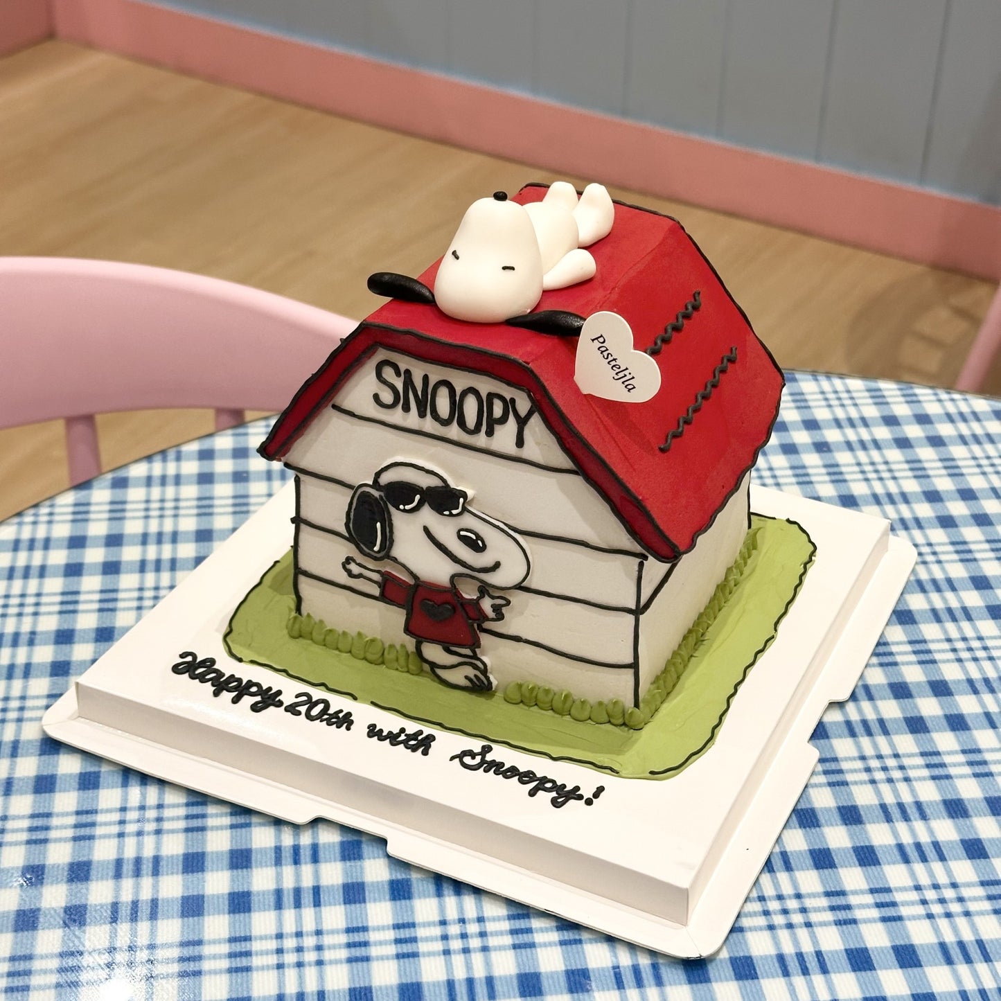 Snoopy on house cake 