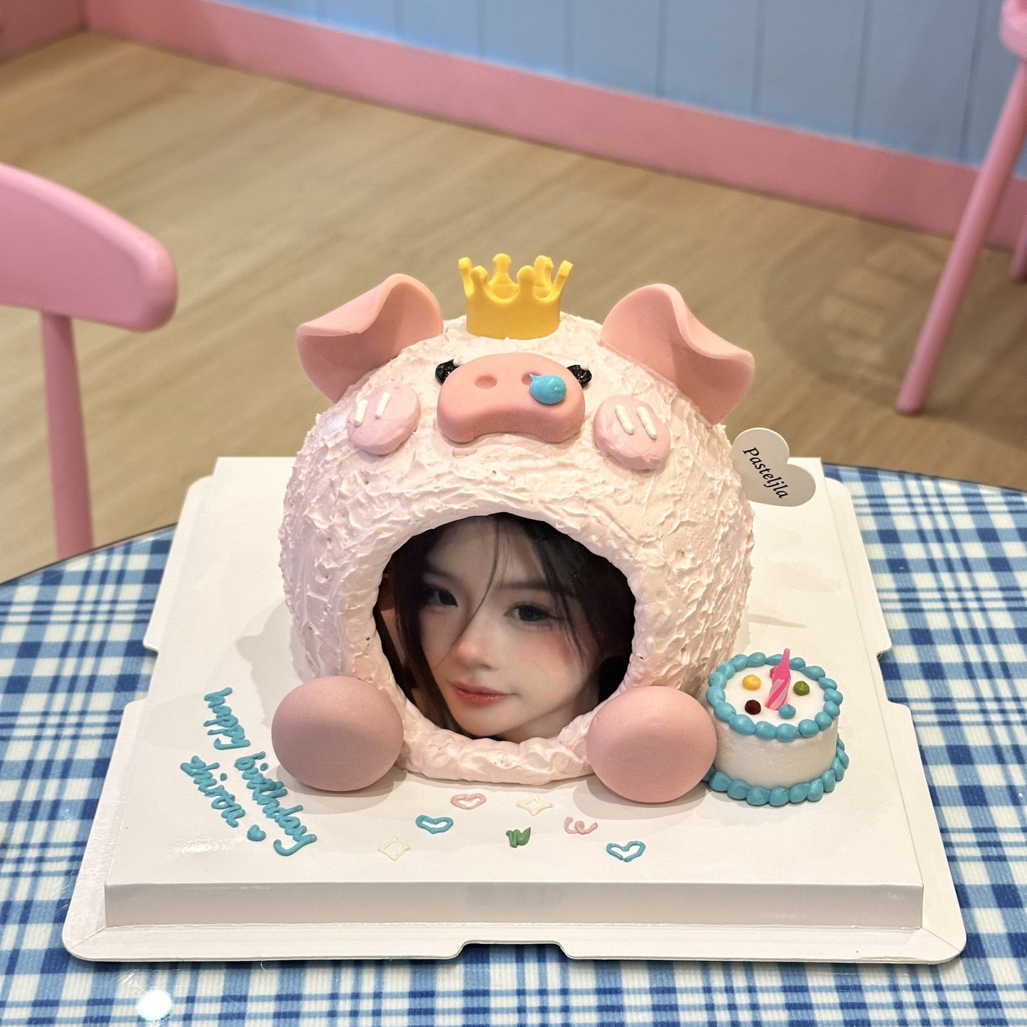 Piggy with human face cake 