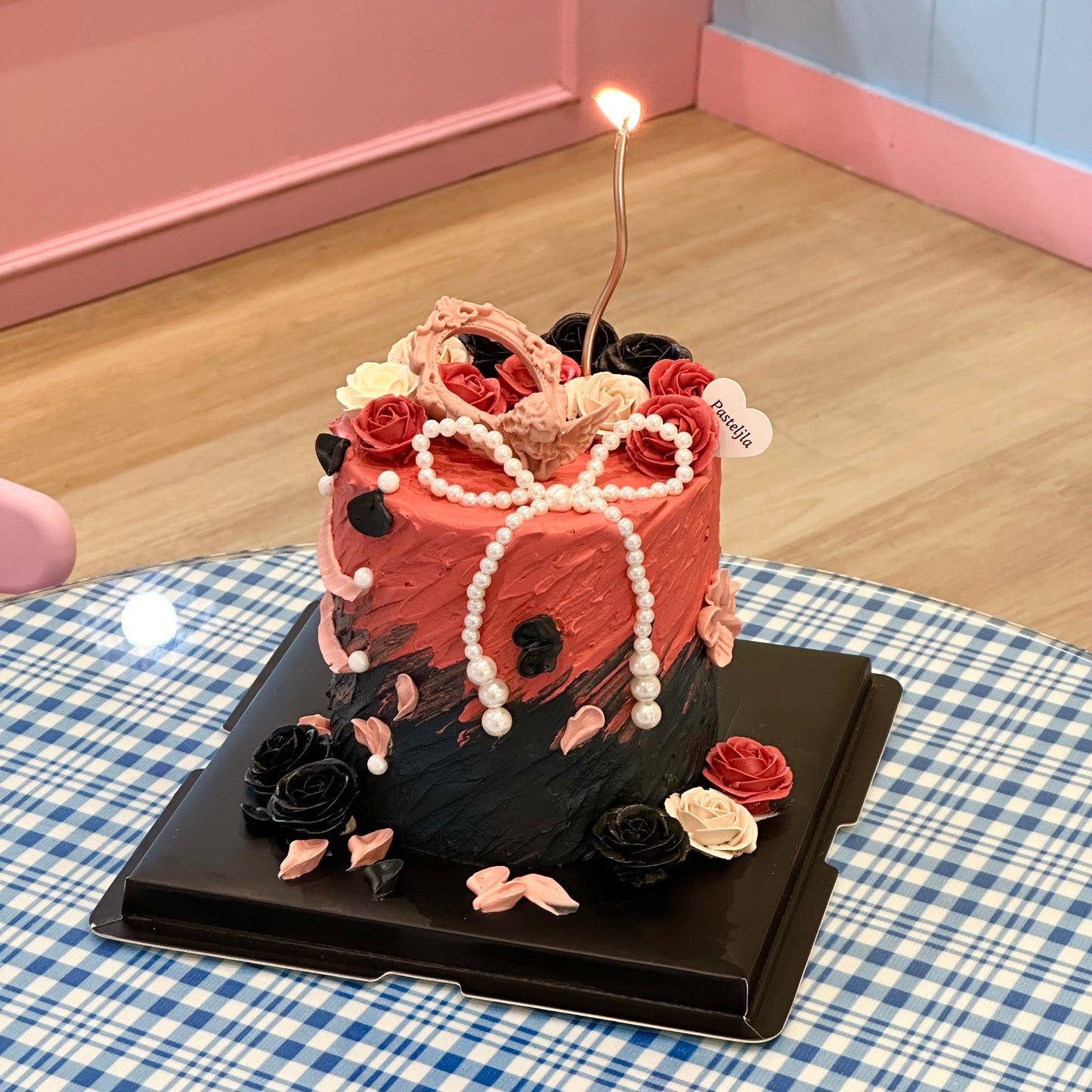 Black pink floral vintage cake