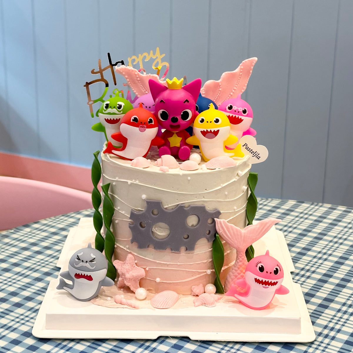 Pinkfong Cake Rectangular Baby shark and pinkfong cake – Pasteljla