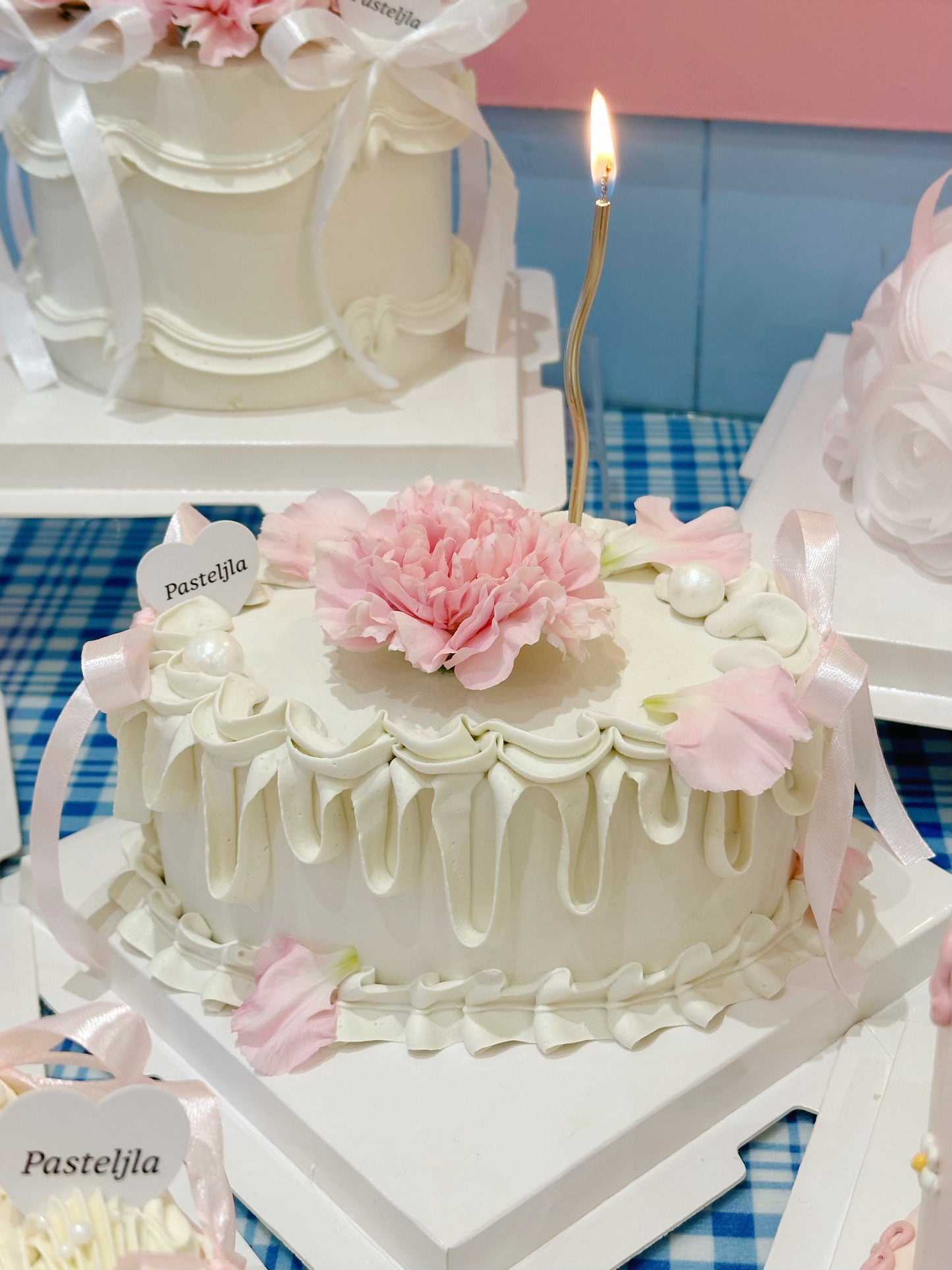 Vintage Carnation cake