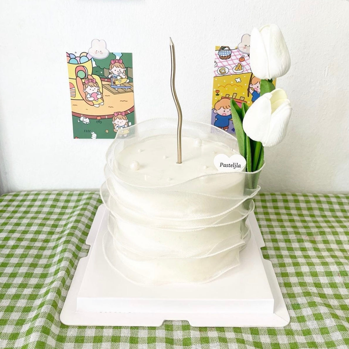 white tulip cake