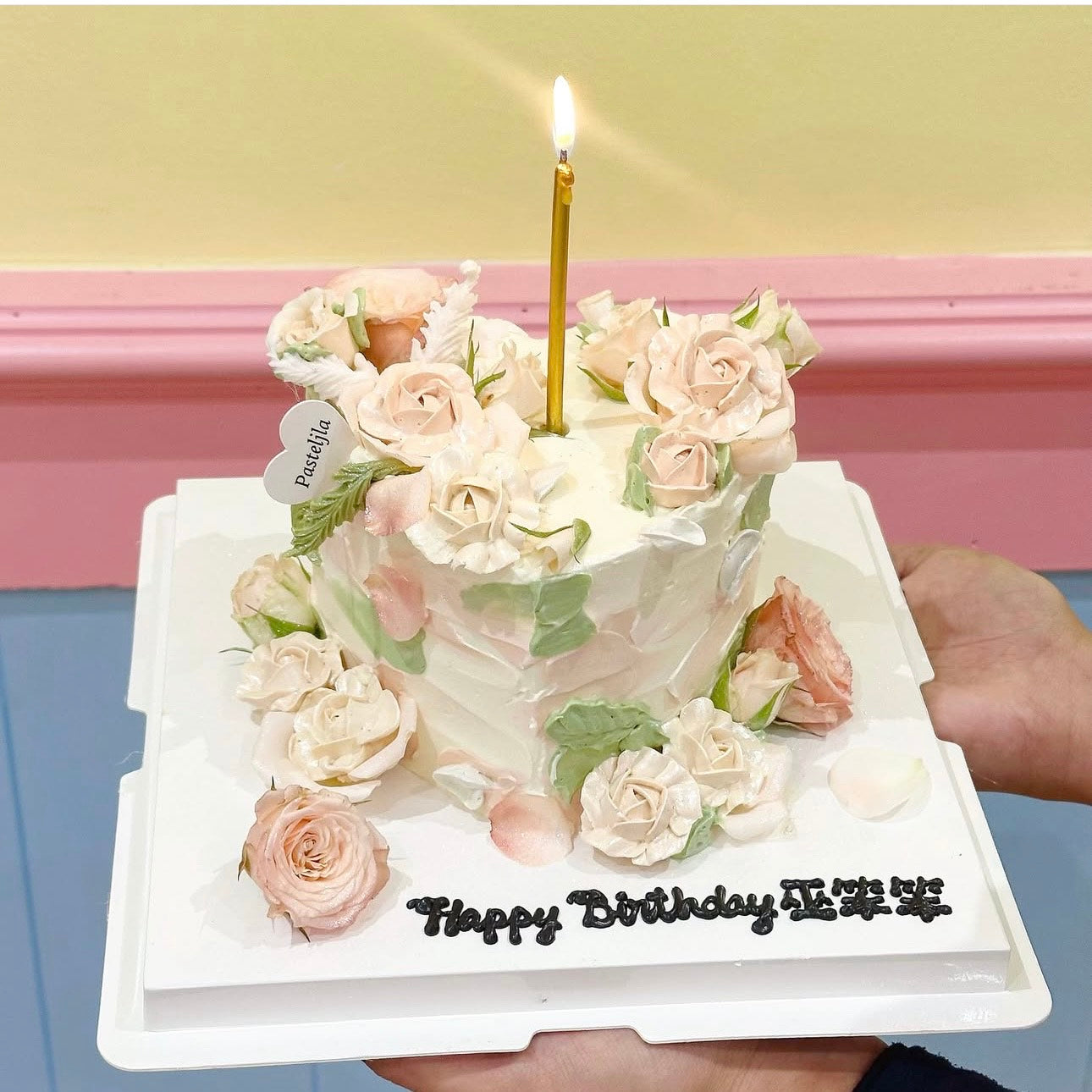 Heart shape roses cake