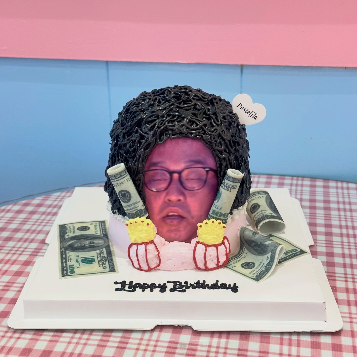 Funny human face cake 