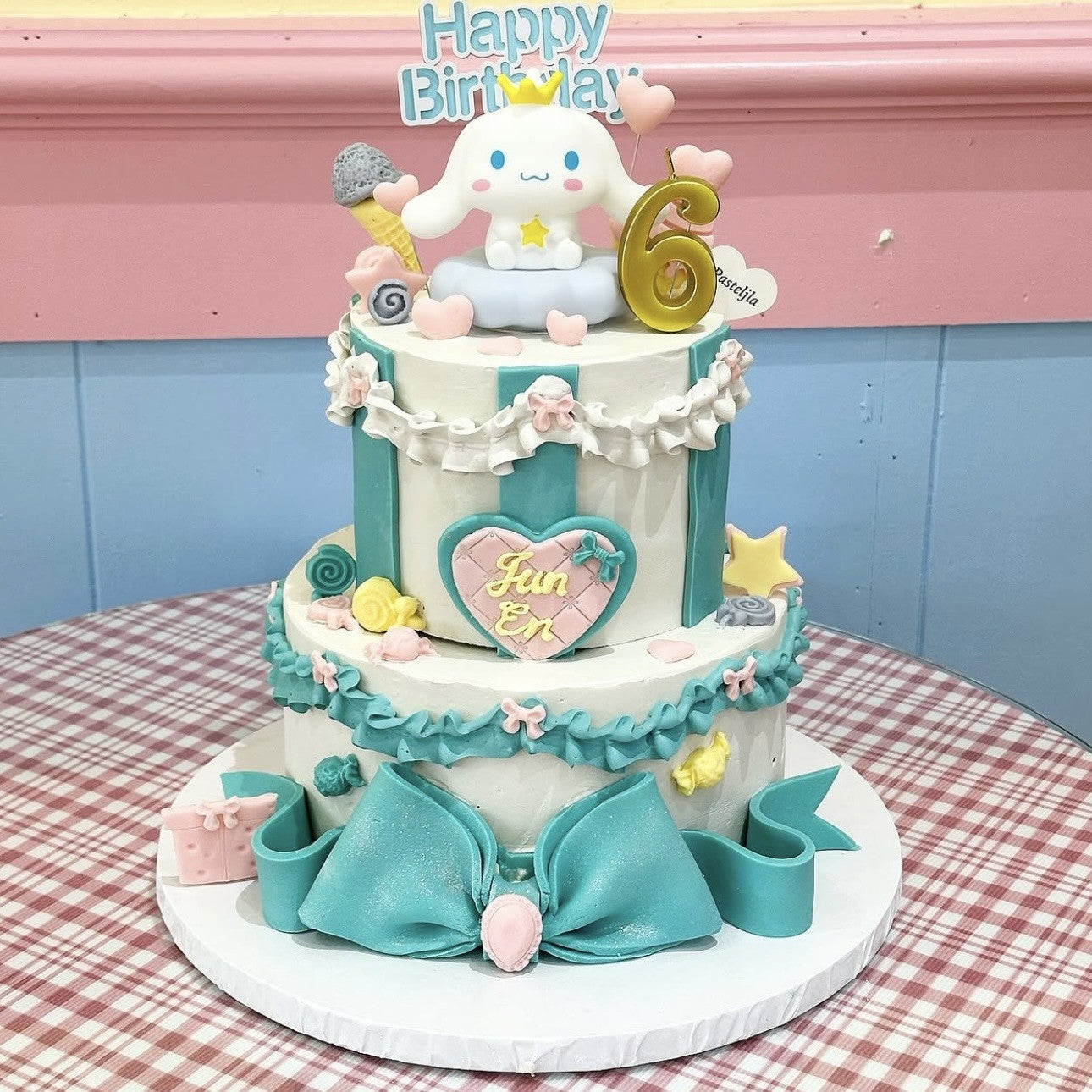 Two tier Cinnamoroll cake 