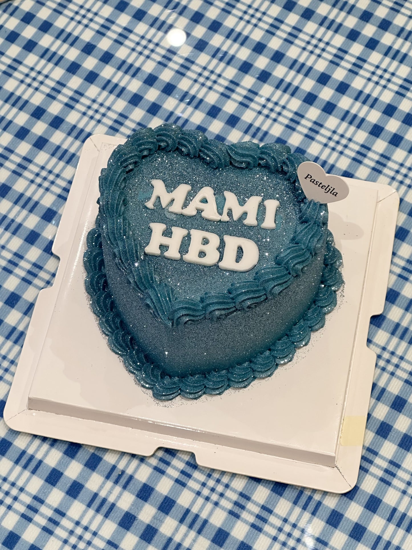 Blue glitter cake 