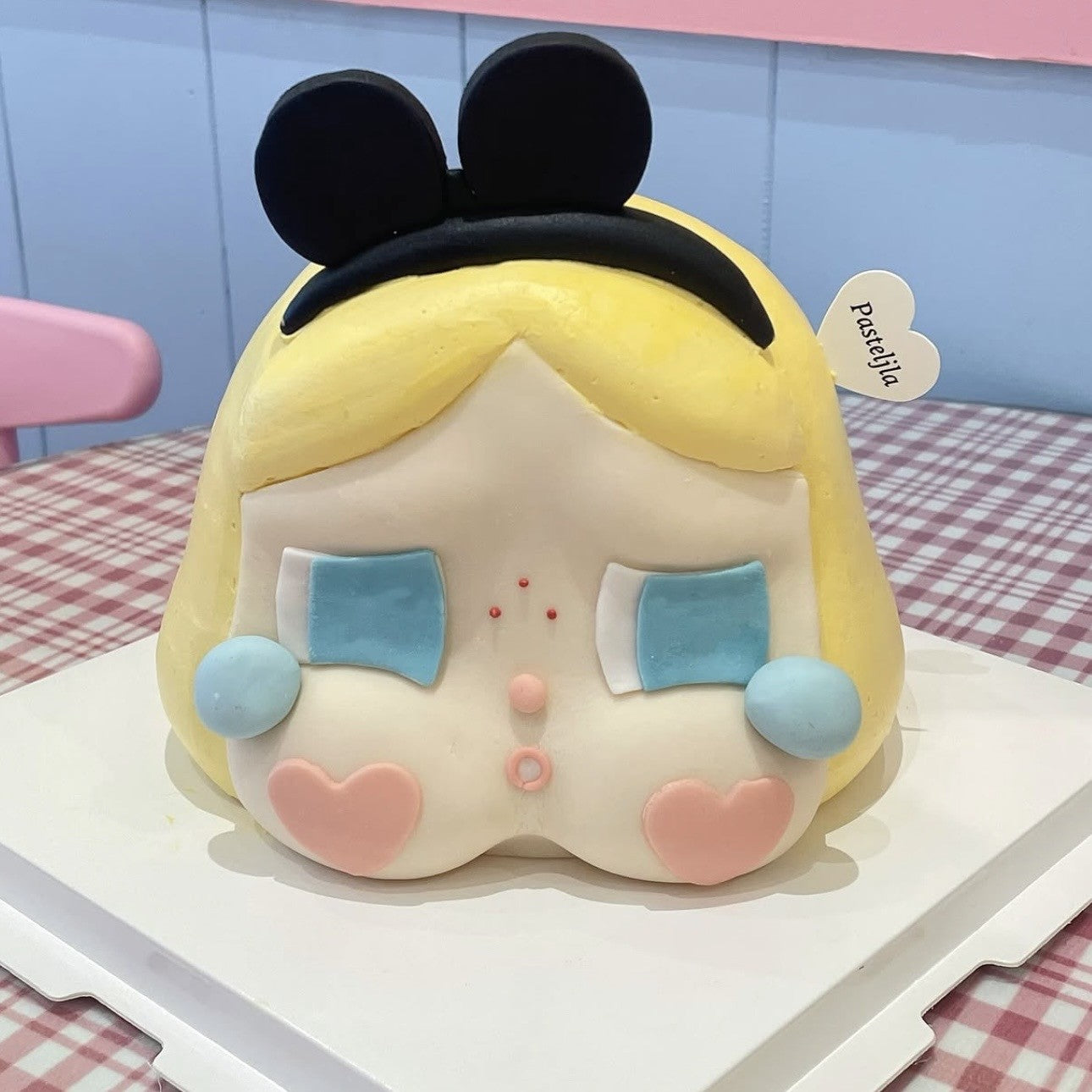 Crybaby Alice cake