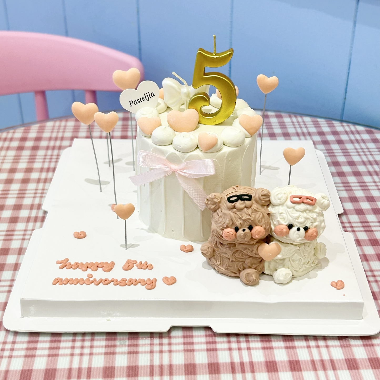 Couple bear anniversary cake